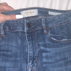Mid rise pac sun skinny jeans!